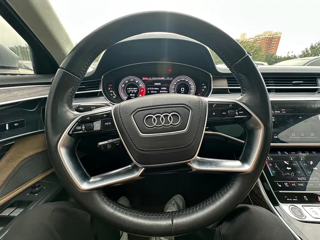 Audi A8 2022 — фото 18