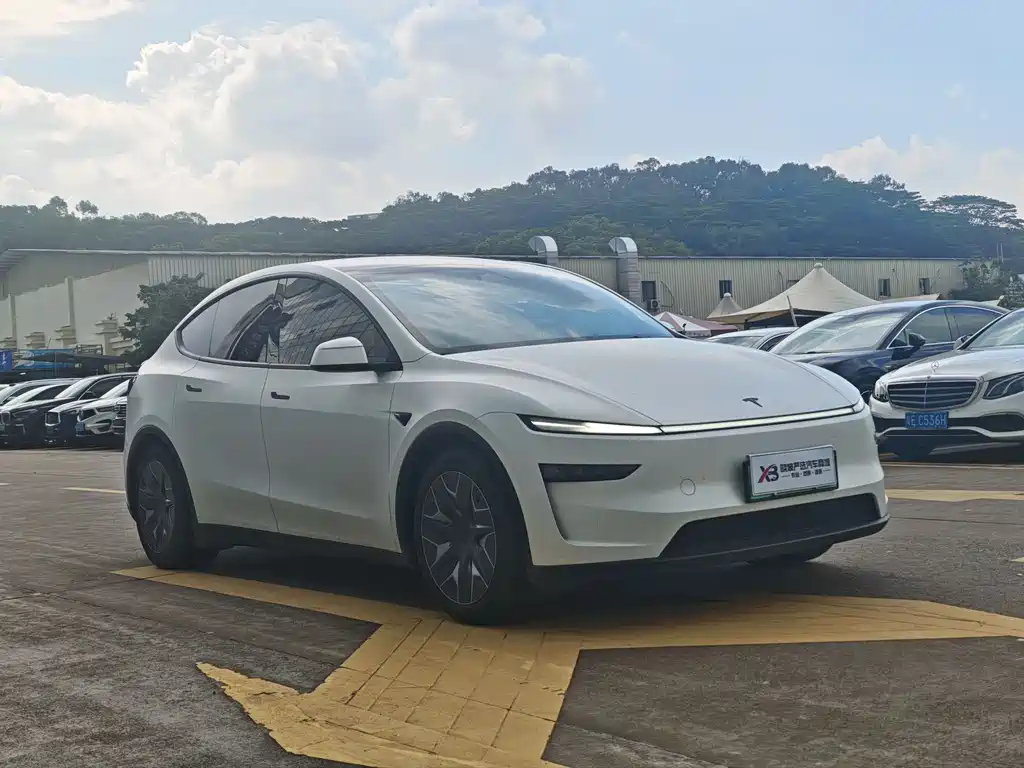Tesla Model Y L 2025 — фото 3