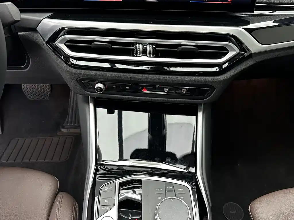 BMW 3 Series 2023 — фото 13