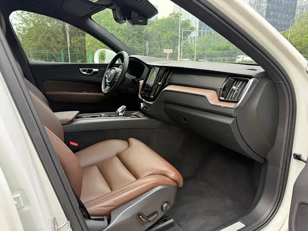 Volvo XC60 PHEV 2021 — фото 17