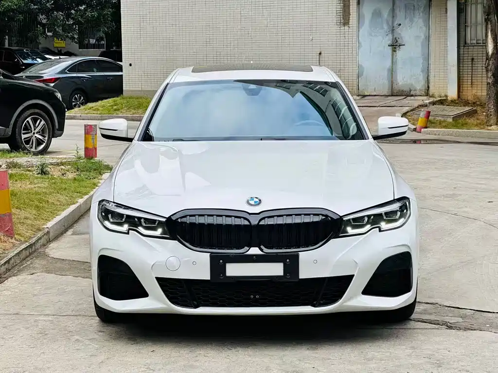BMW 3 Series 2022 — фото 1