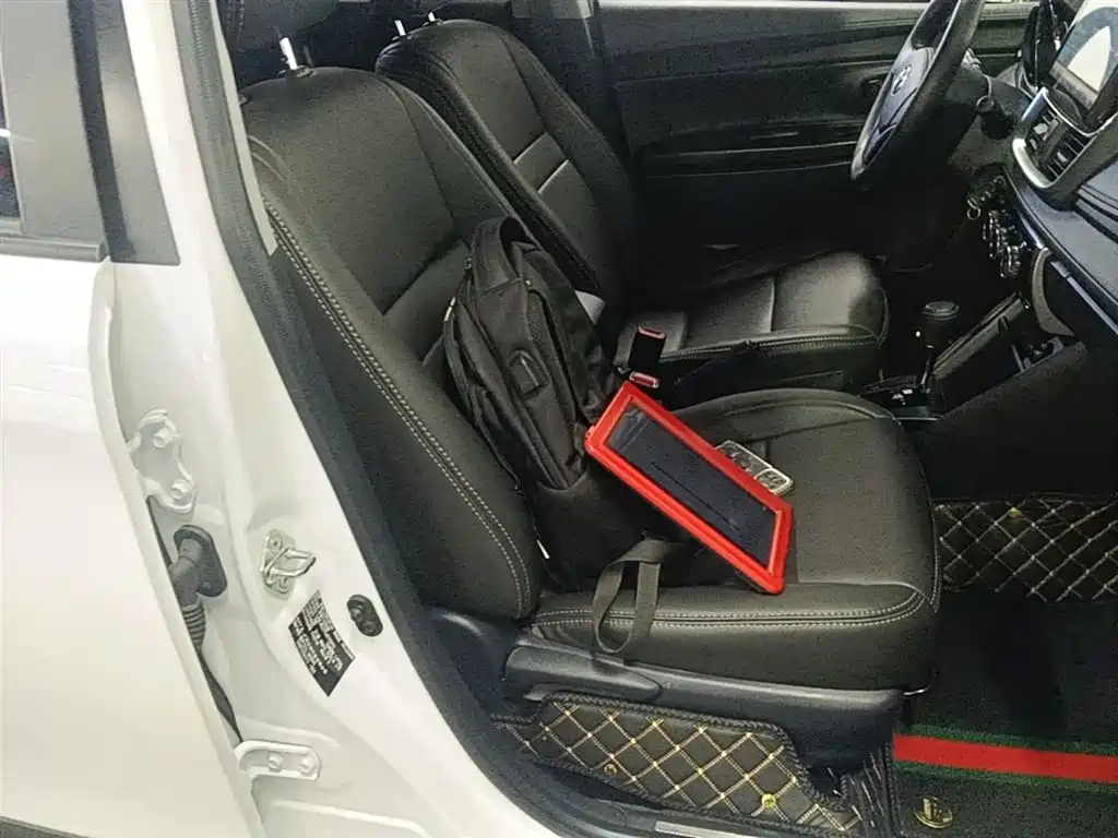 Toyota Yaris L 2020 — фото 25