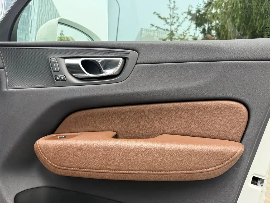 Volvo XC60 PHEV 2021 — фото 18