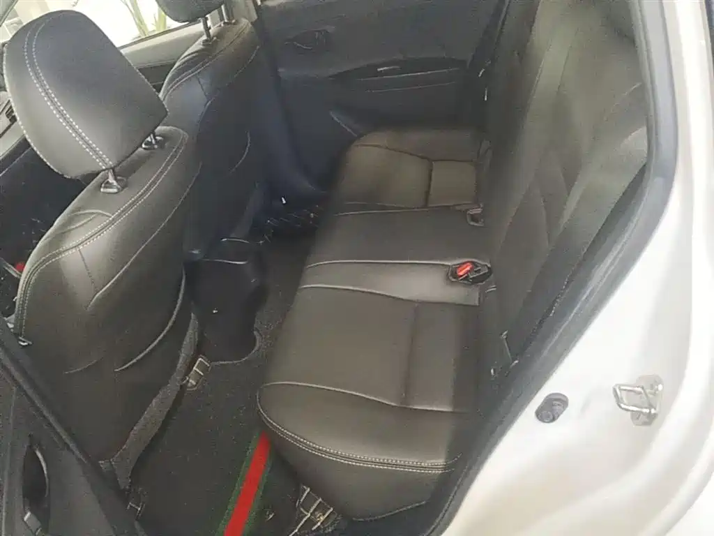 Toyota Yaris L 2020 — фото 17