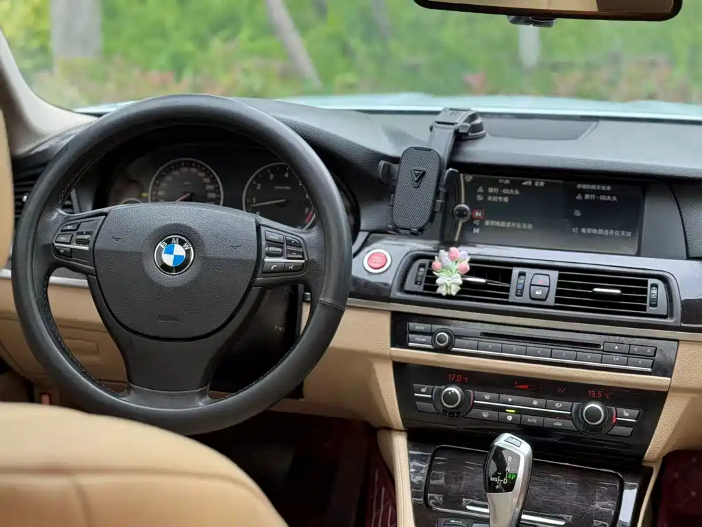 BMW 5 Series 2011 — фото 12