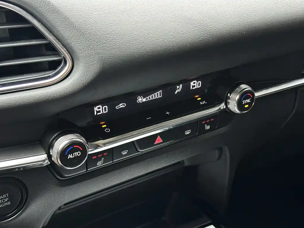 Mazda CX-30 2022 — фото 12