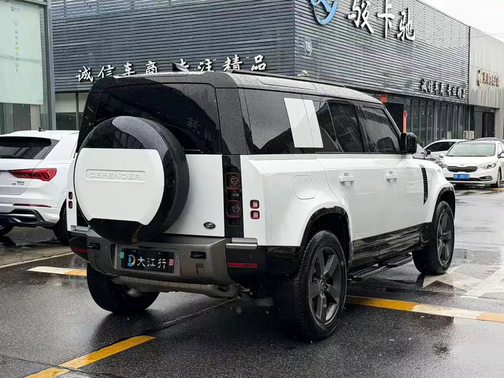 Land Rover Defender 2025 — фото 11