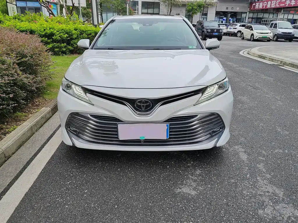 Toyota Camry 2019 — фото 2