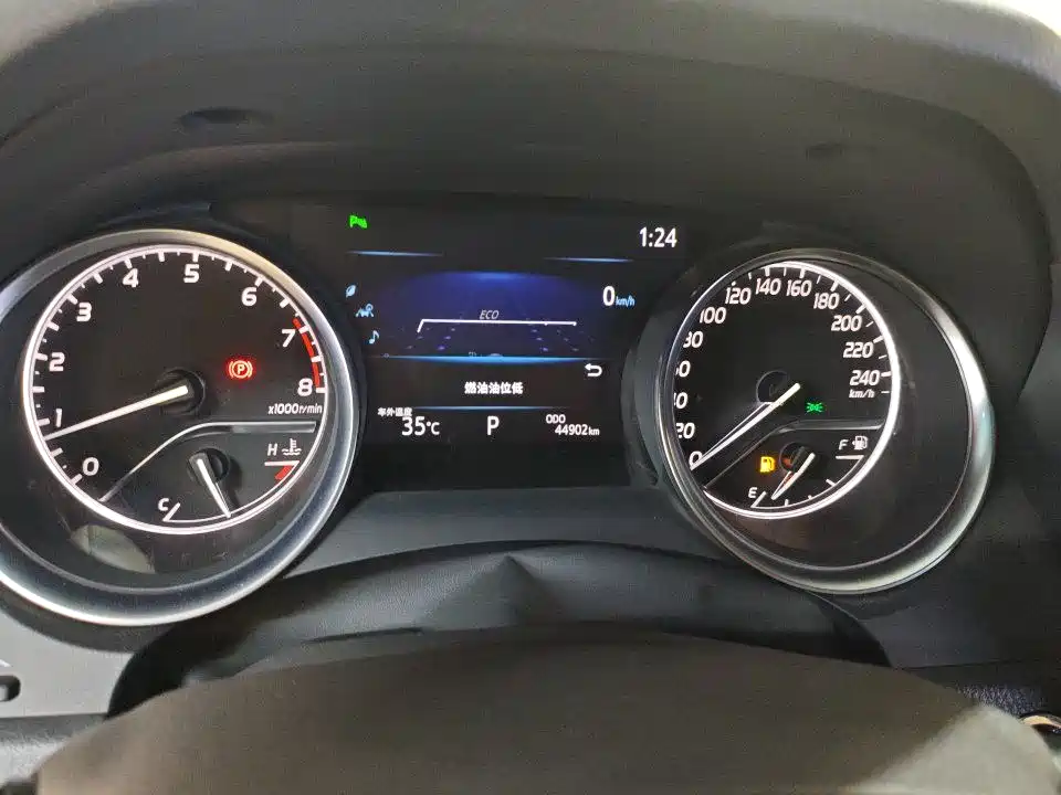 Toyota Camry 2019 — фото 11