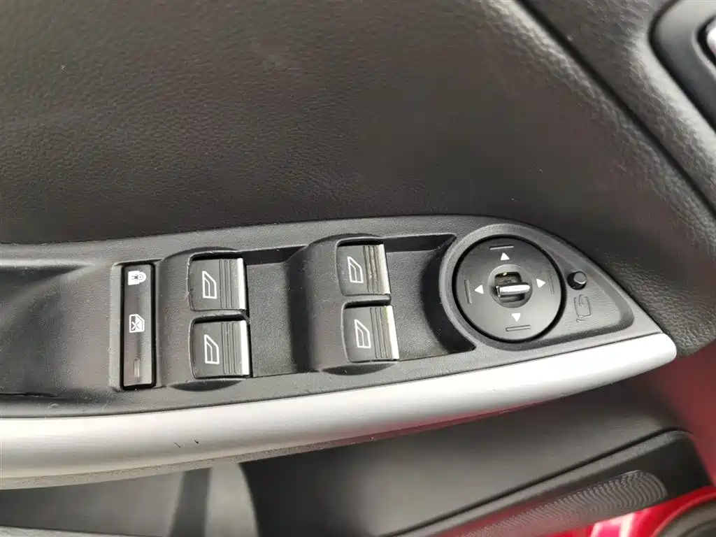 Ford Focus 2015 — фото 9