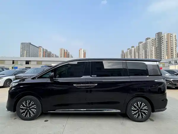 Hongqi HQ9 PHEV 2025