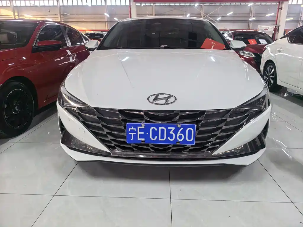 Hyundai Elantra 2023 — фото 2