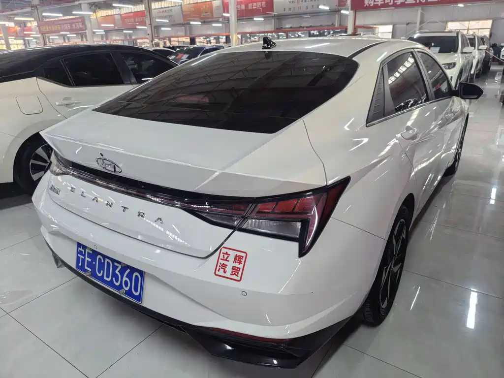 Hyundai Elantra 2023 — фото 12