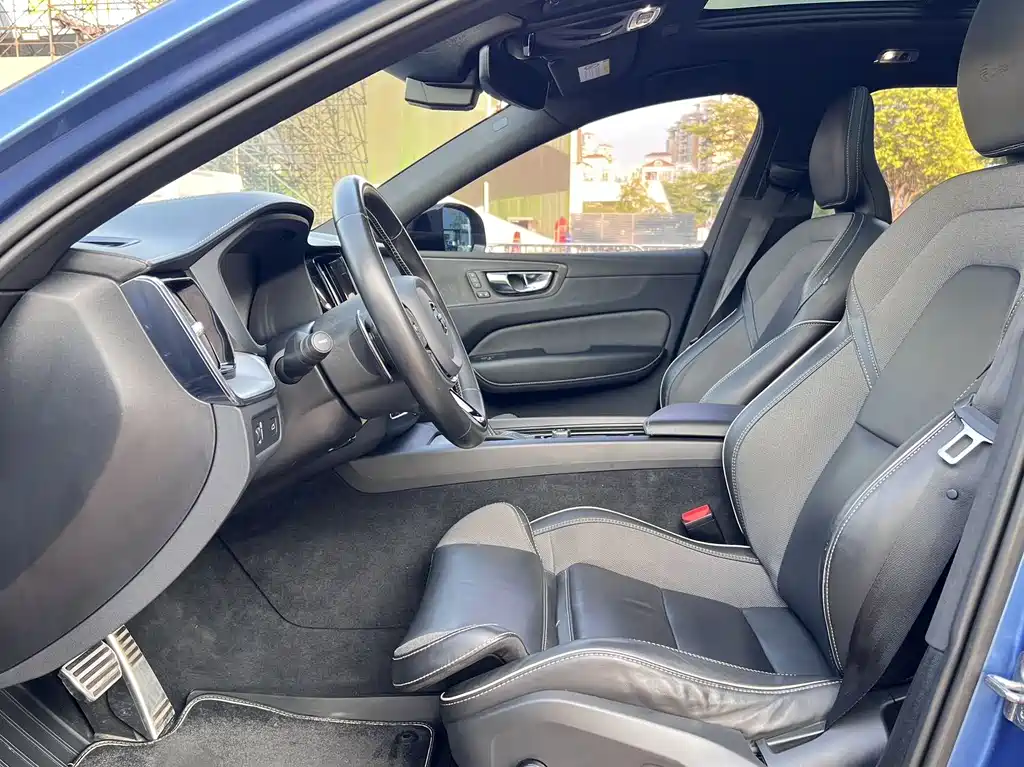 Volvo XC60 2020 — фото 16