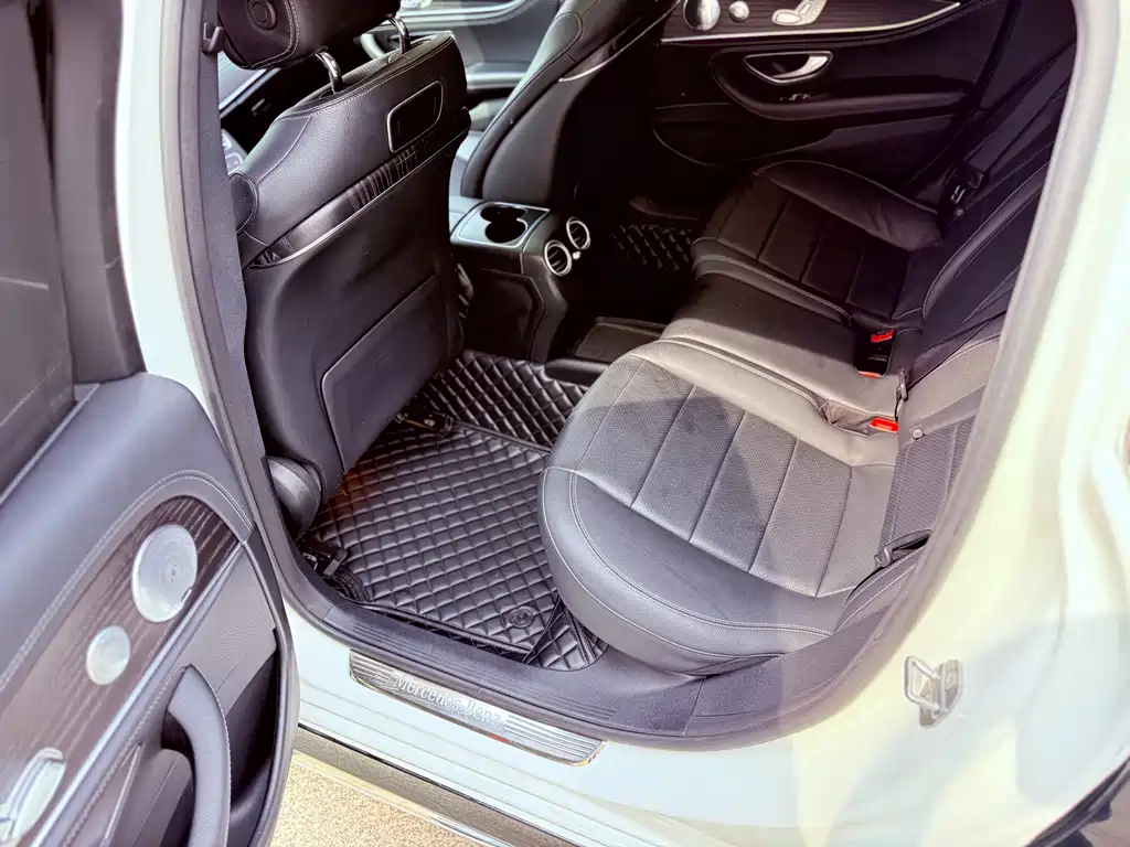 Mercedes-Benz E-Class 2020 — фото 12