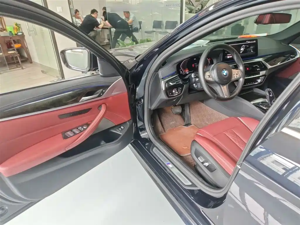 BMW 5 Series 2023 — фото 16