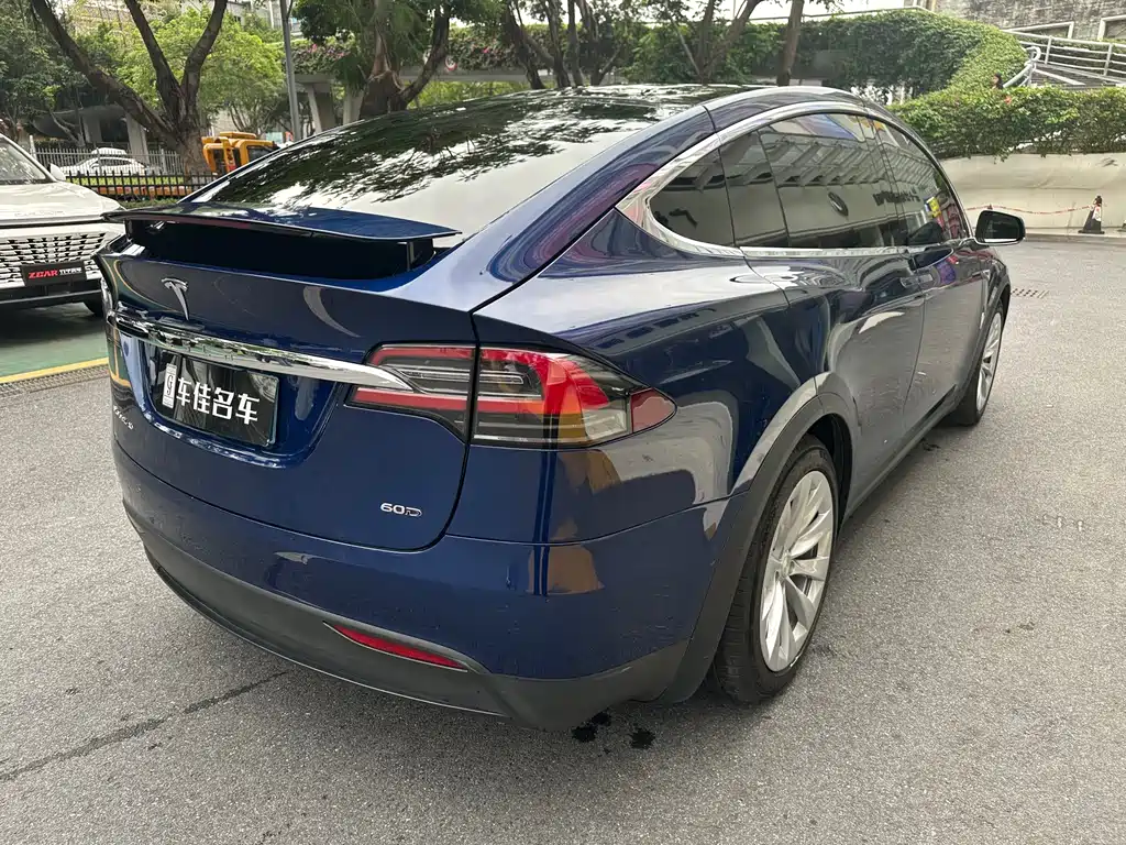 Tesla Model X 2017 — фото 12