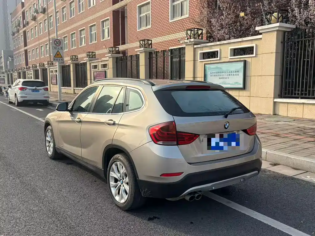 BMW X1 2015 — фото 9