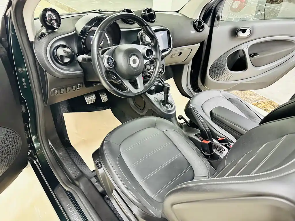 smart Fortwo 2018 — фото 24