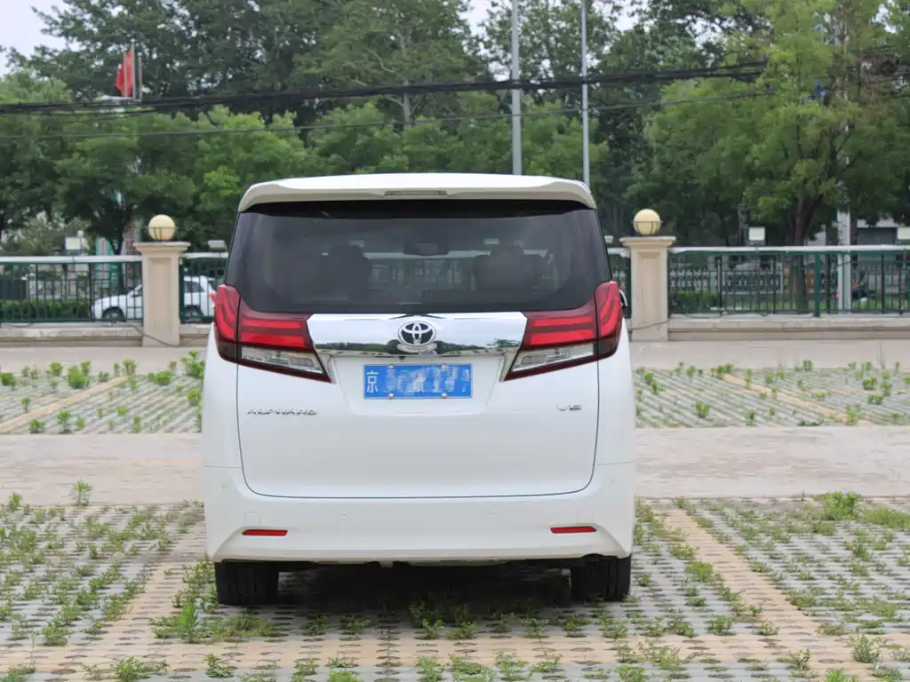 Toyota Alphard 2016