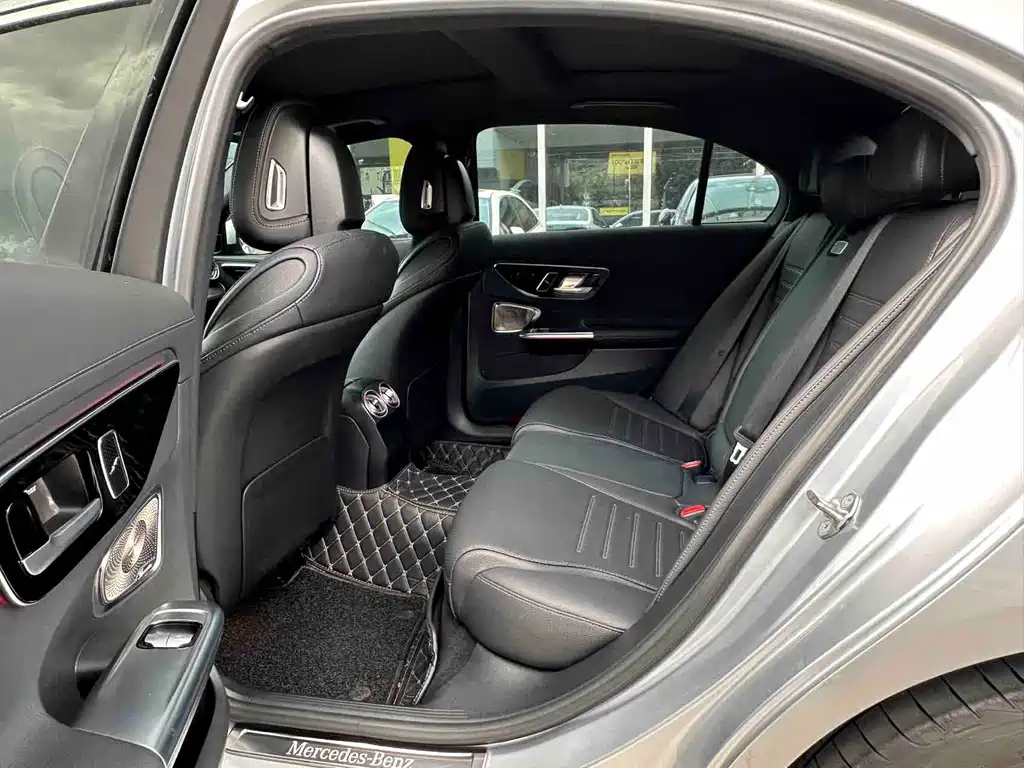 Mercedes-Benz C-Class 2023 — фото 4