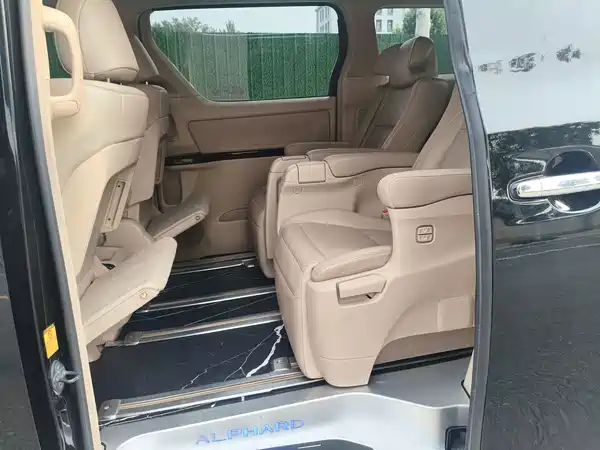 Toyota Alphard 2012