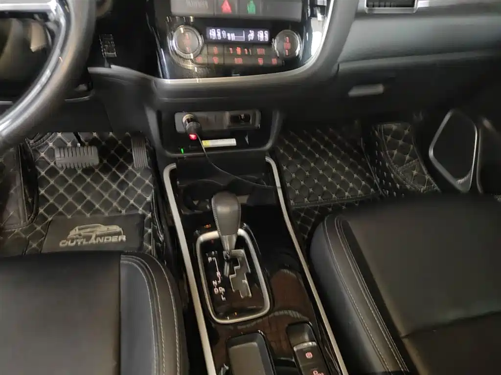 Mitsubishi Outlander 2019 — фото 14