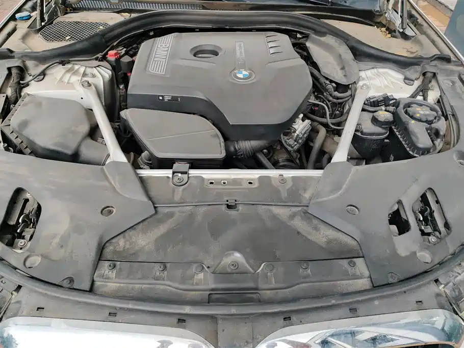 BMW 5 Series 2019 — фото 10