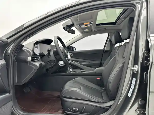Hyundai Elantra 2023