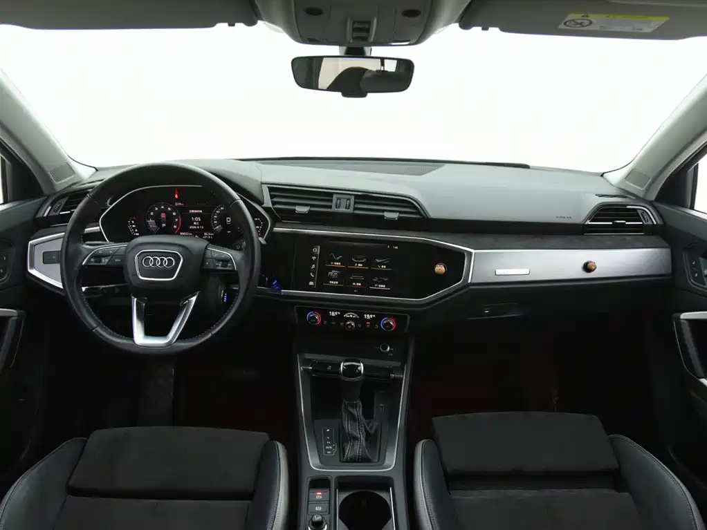 Audi Q3 2020 — фото 9