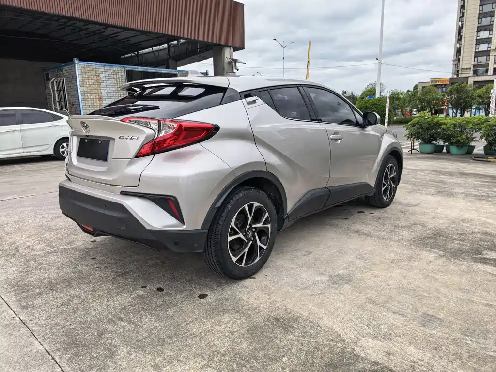 Toyota C-HR 2021 — фото 4