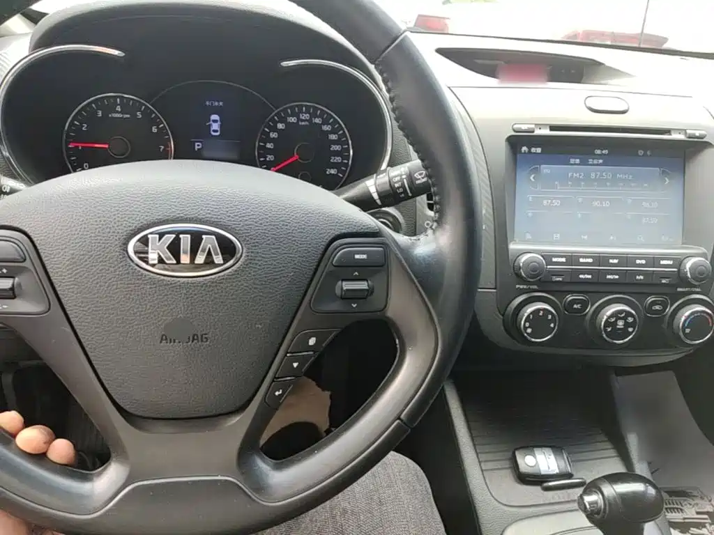 Kia K3 2015 — фото 10