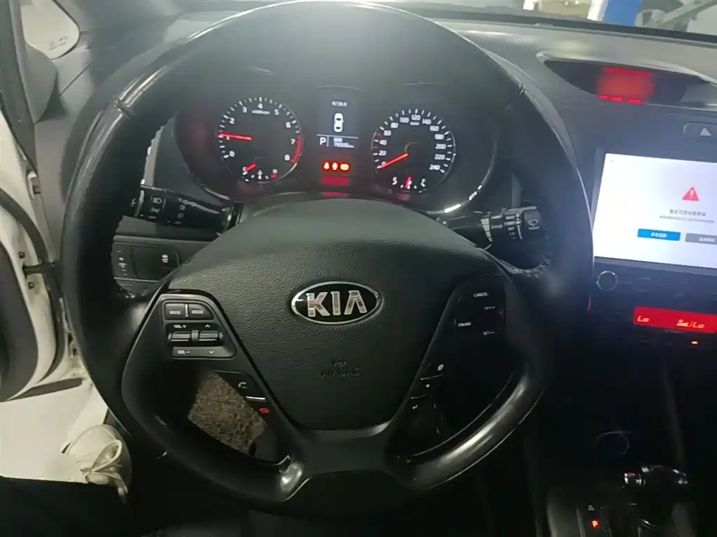 Kia K3 2015 — фото 11