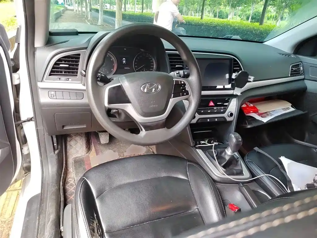 Hyundai Elantra 2017 — фото 10