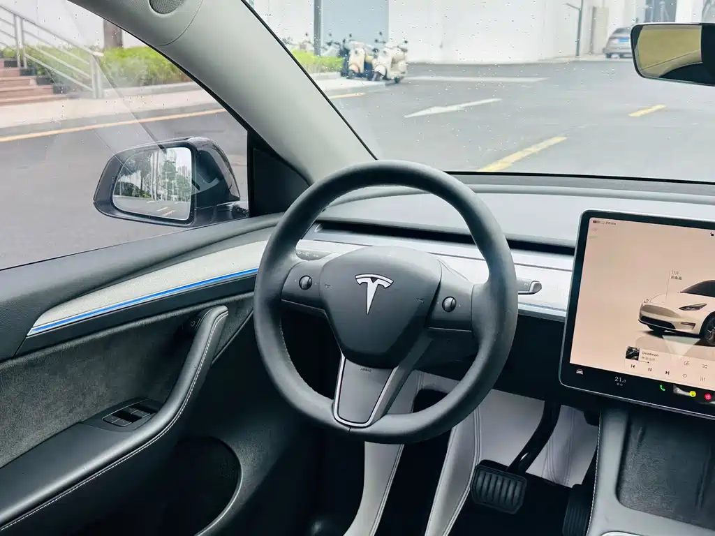 Tesla Model Y 2024 — фото 11