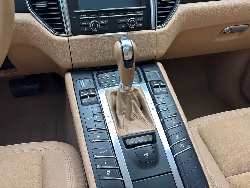 Porsche Macan 2015 — фото 11