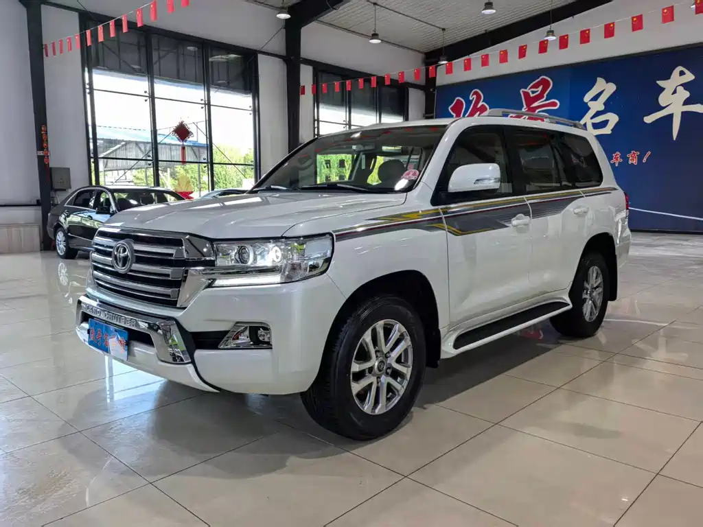 Toyota Land Cruiser 2017 — фото 1