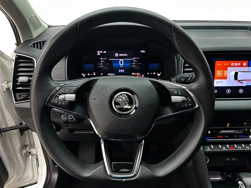 Skoda Karoq 2022 — фото 11