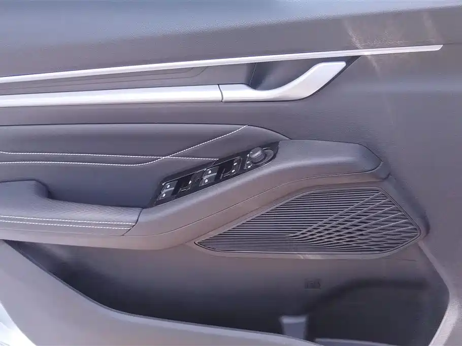 Geely Emgrand 2024