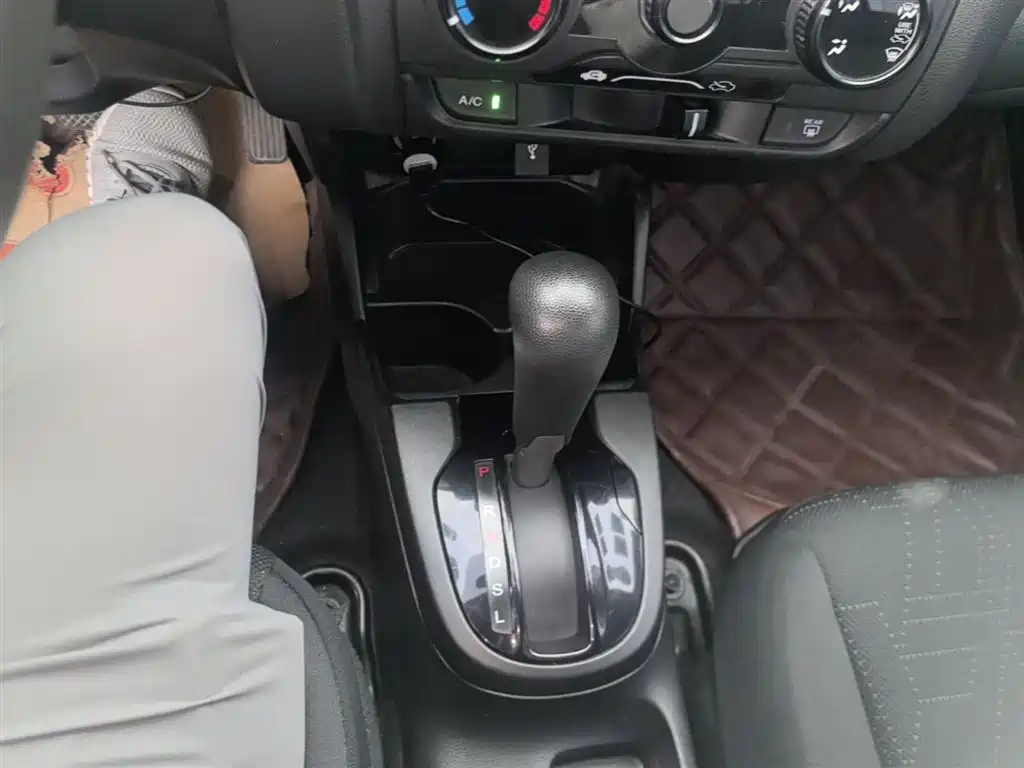 Honda Fit 2015 — фото 14