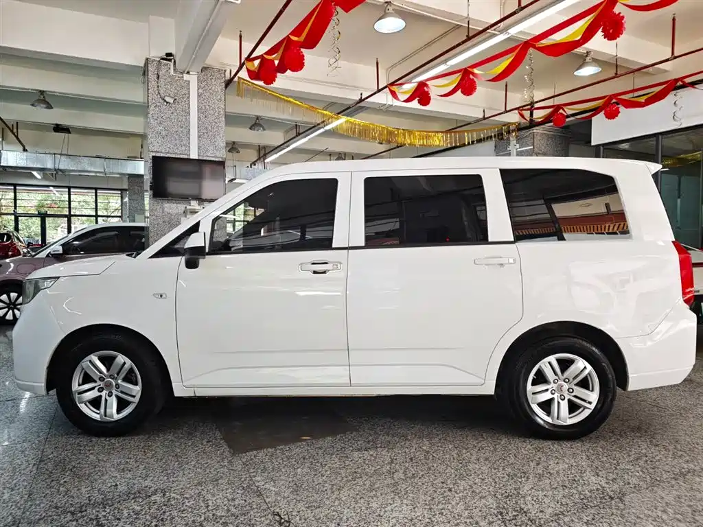 Wuling Hongguang PLUS 2021 — фото 15
