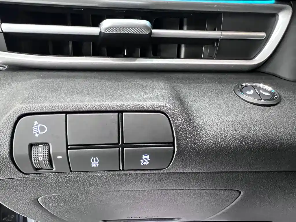 Hyundai Elantra 2023 — фото 9