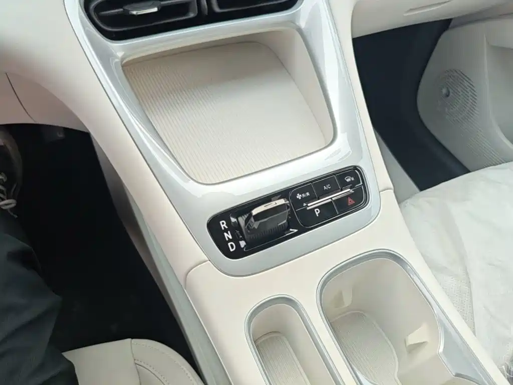 Geely Galaxy Starwish 2026 — фото 14