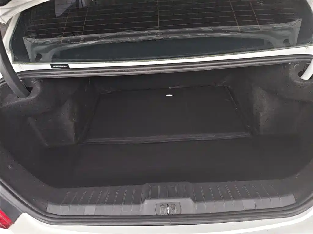 Peugeot 308 2015 — фото 19