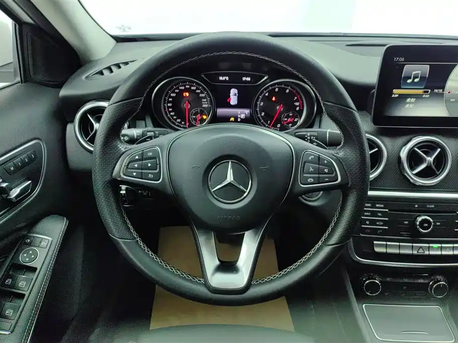 Mercedes-Benz GLA 2017 — фото 15