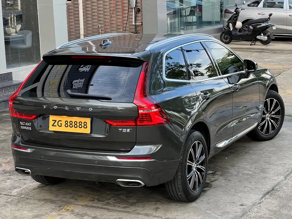Volvo XC60 2019 — фото 4
