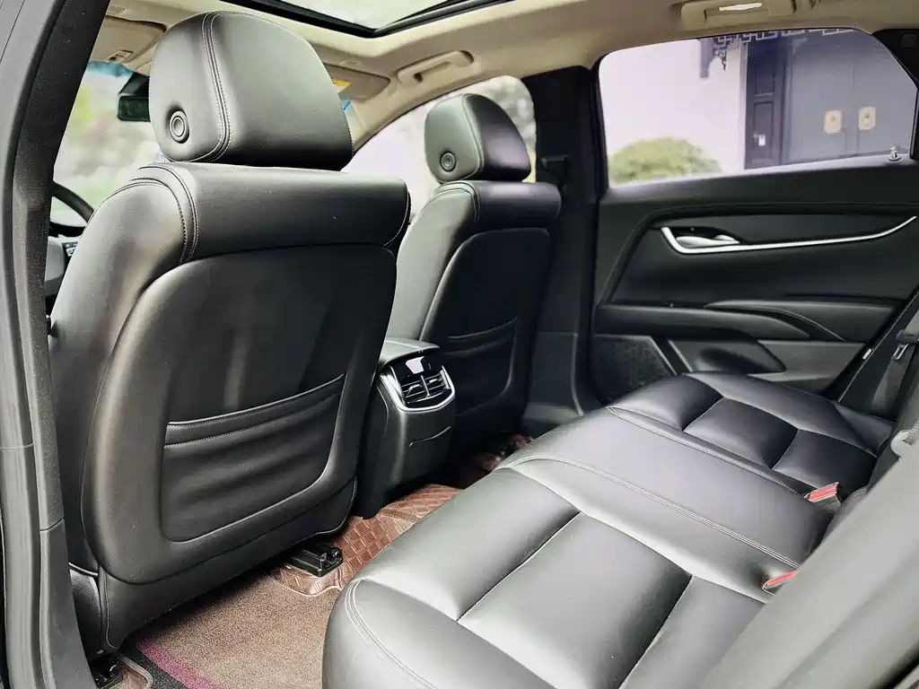Cadillac XTS 2018 — фото 15
