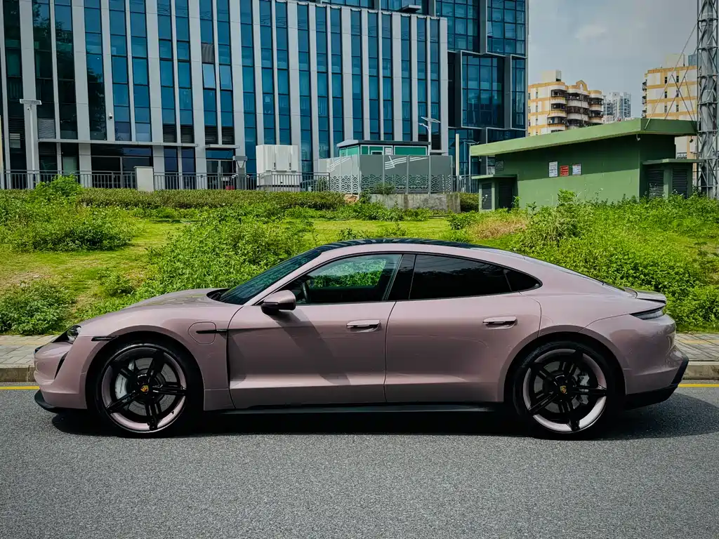 Porsche Taycan 2024