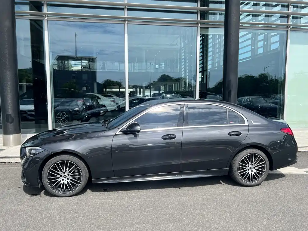 Mercedes-Benz C-Class 2024 — фото 3