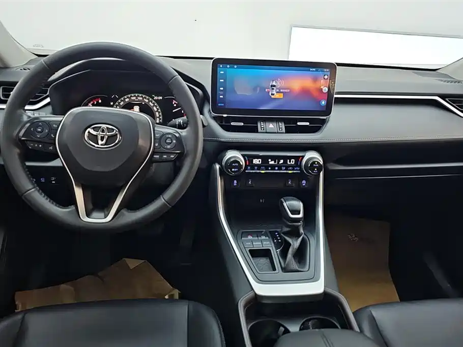 Toyota RAV4 2021 — фото 12